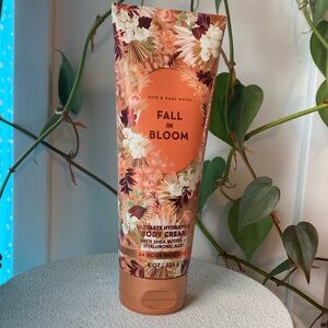 Bath & Body Works Fall in Bloom Body Cream - Floral Design